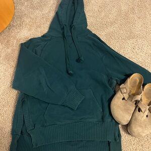 Dark green AE sweatshirt